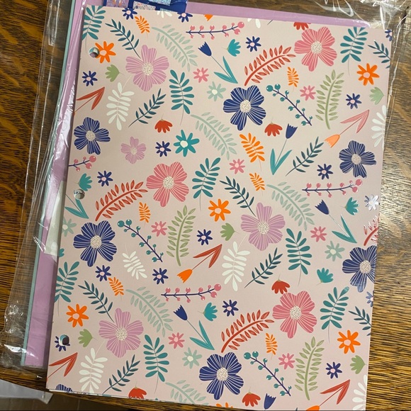 Sketchbook & File Folder Bundle - Picture 15 of 16